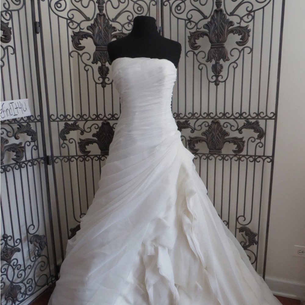 Elegant White Strapless Wedding Dress